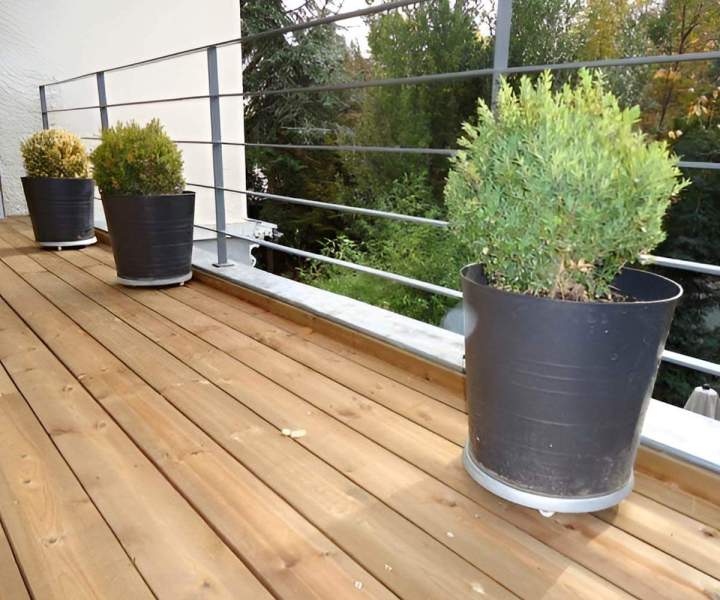 Nous remettons en état votre terrasse en bois.